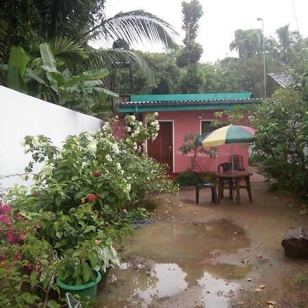 Little Pink House Apartment Mirissa Bagian luar foto