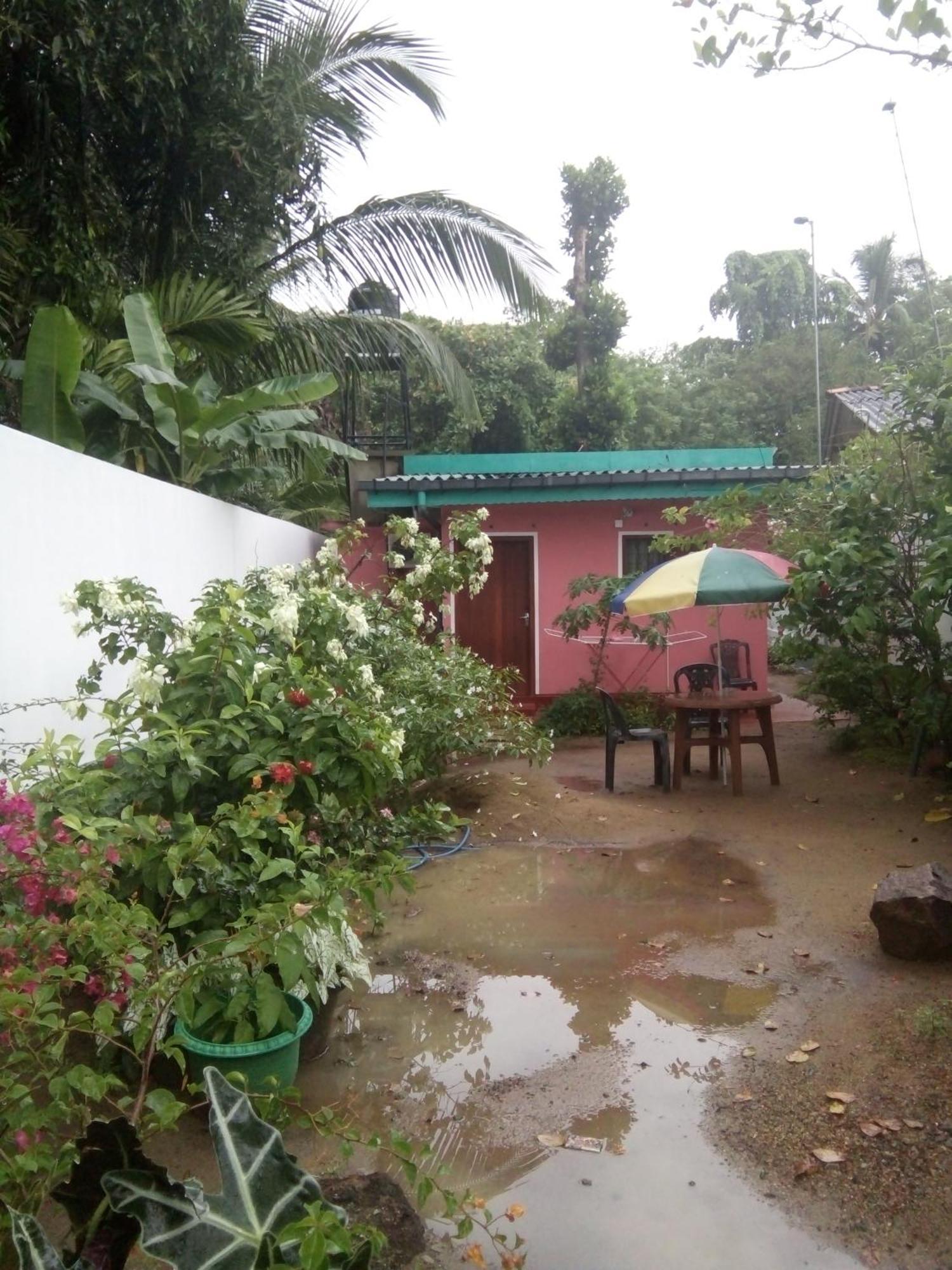 Little Pink House Apartment Mirissa Bagian luar foto